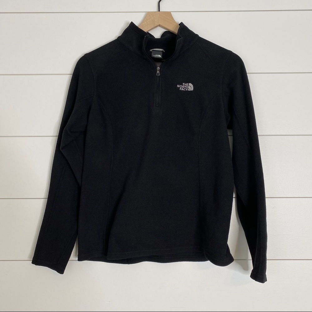 The North Face 1/2Zip Pullover M (fits like small)